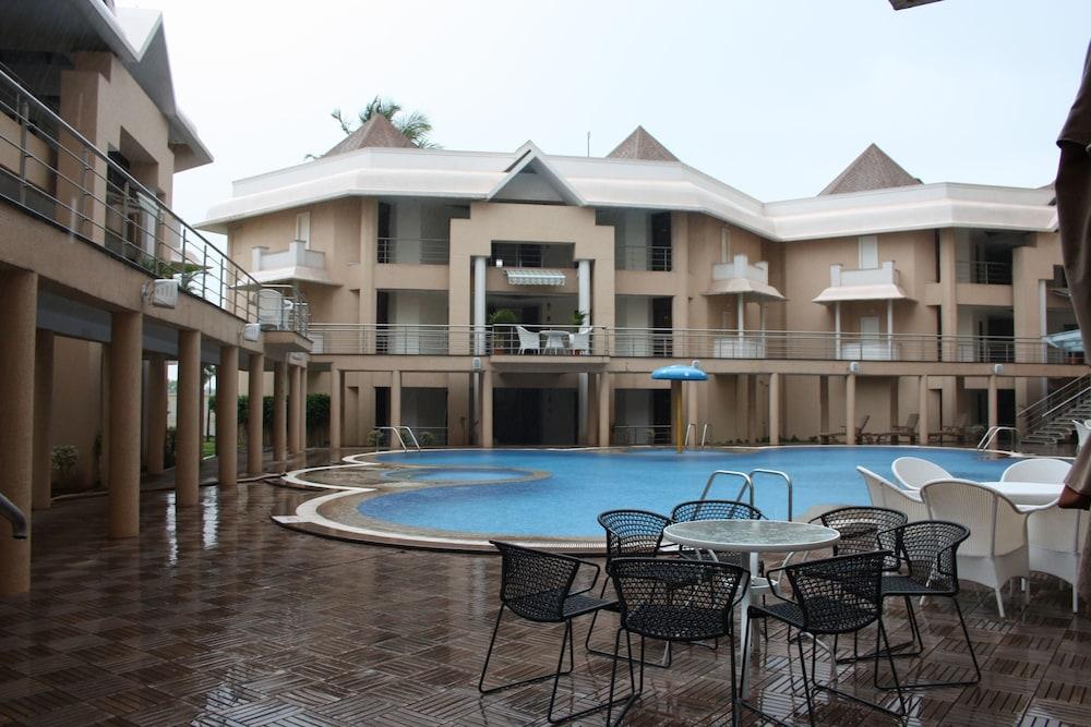 Royal Orchid Central Kireeti Hampi, Hospet Exteriör bild
