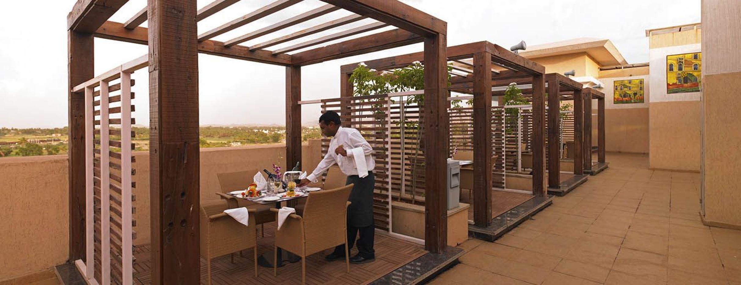 Royal Orchid Central Kireeti Hampi, Hospet Exteriör bild