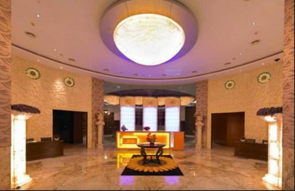 Royal Orchid Central Kireeti Hampi, Hospet Exteriör bild