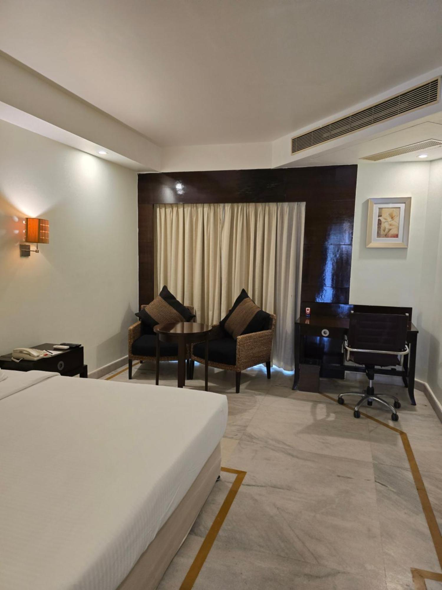 Royal Orchid Central Kireeti Hampi, Hospet Exteriör bild