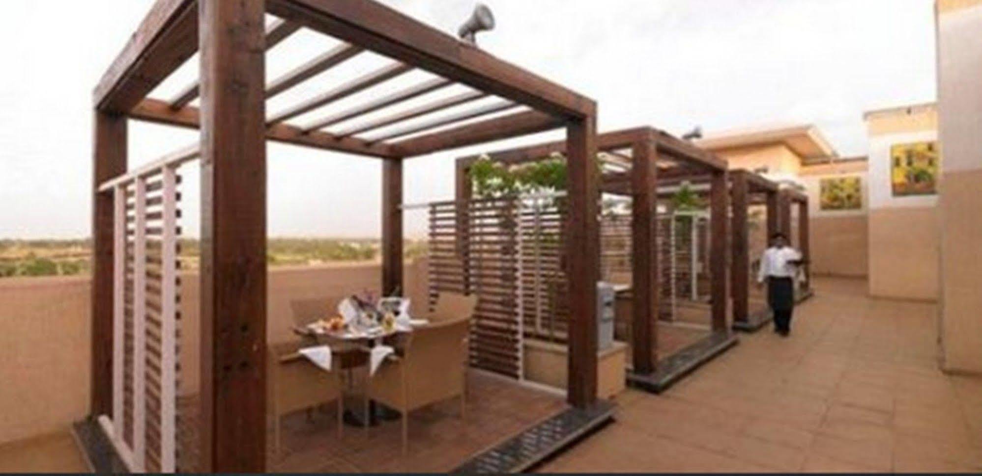 Royal Orchid Central Kireeti Hampi, Hospet Exteriör bild