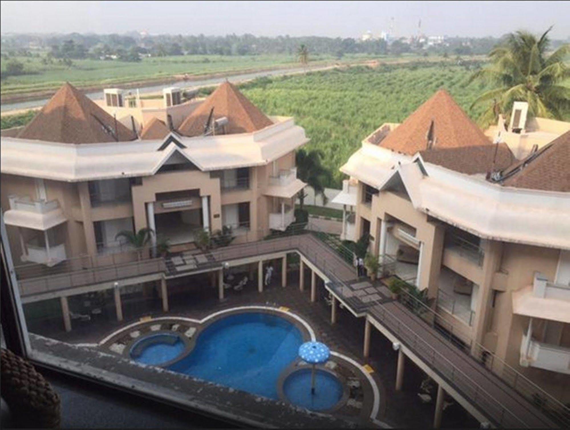 Royal Orchid Central Kireeti Hampi, Hospet Exteriör bild